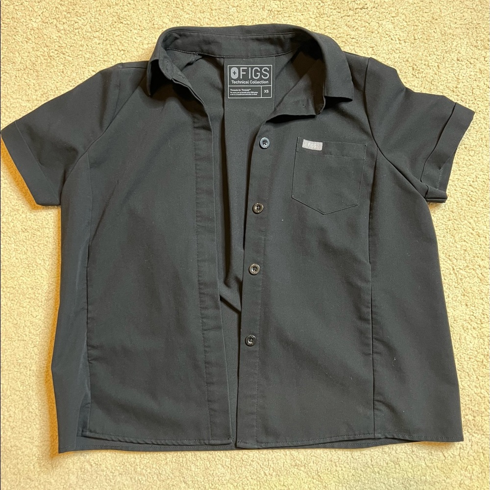 FIGS women’s button up scrub top